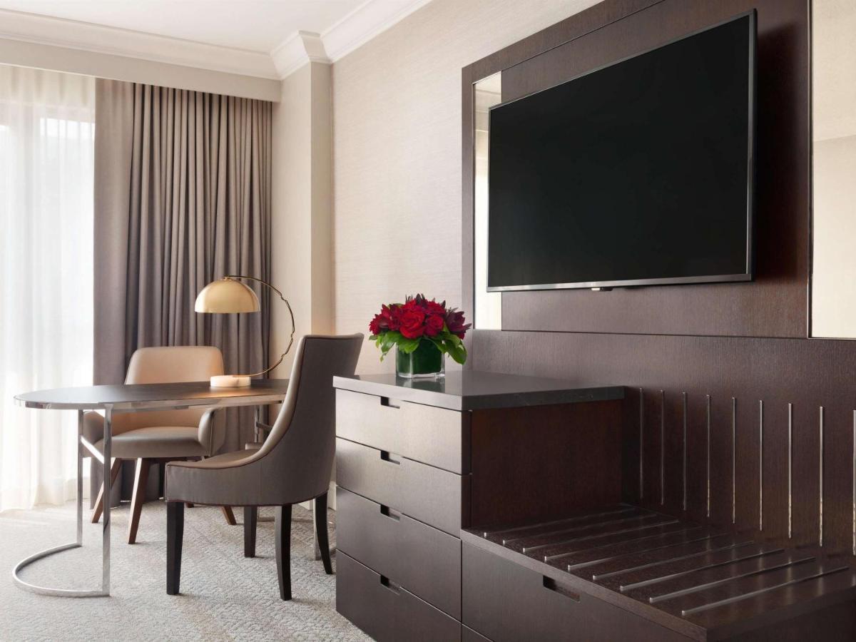 Fairmont Dc Gold Experience Hotel 4*