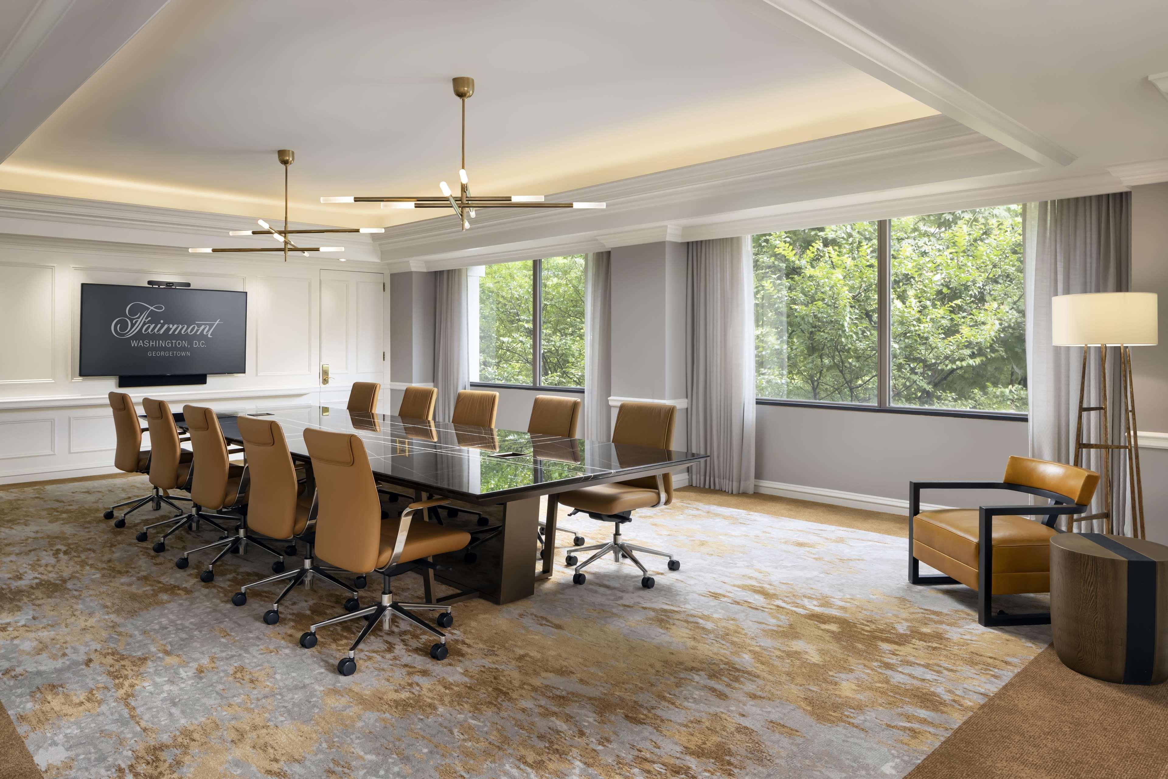 Fairmont Dc Gold Experience Hotel 4*